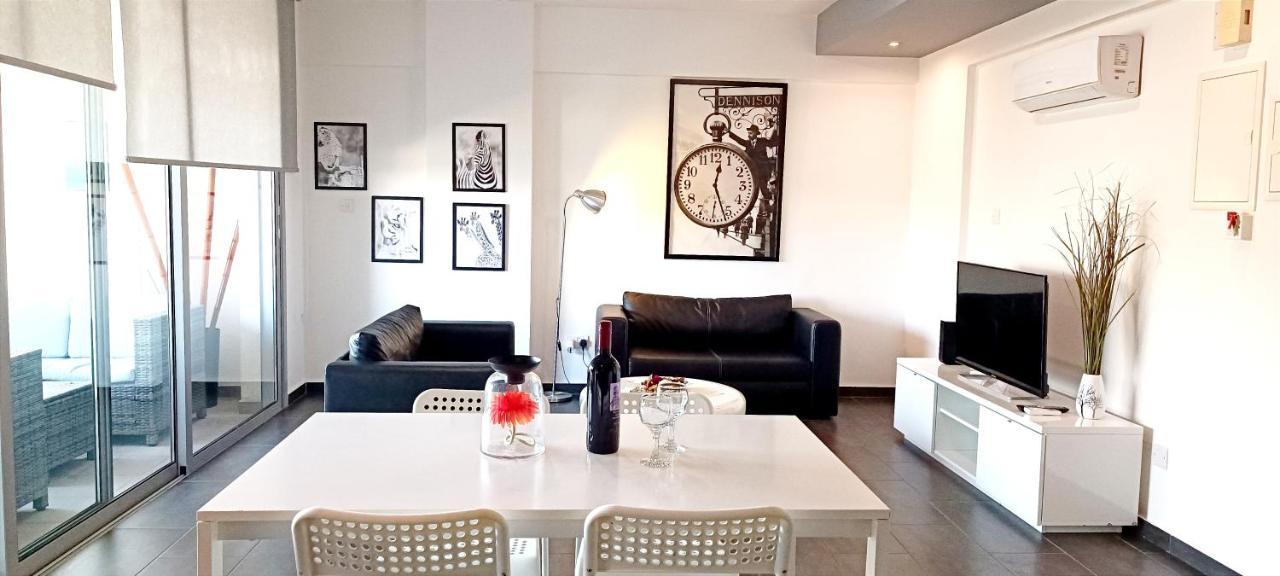 Dezo Luxury Town Apartment Larnaca Exteriör bild