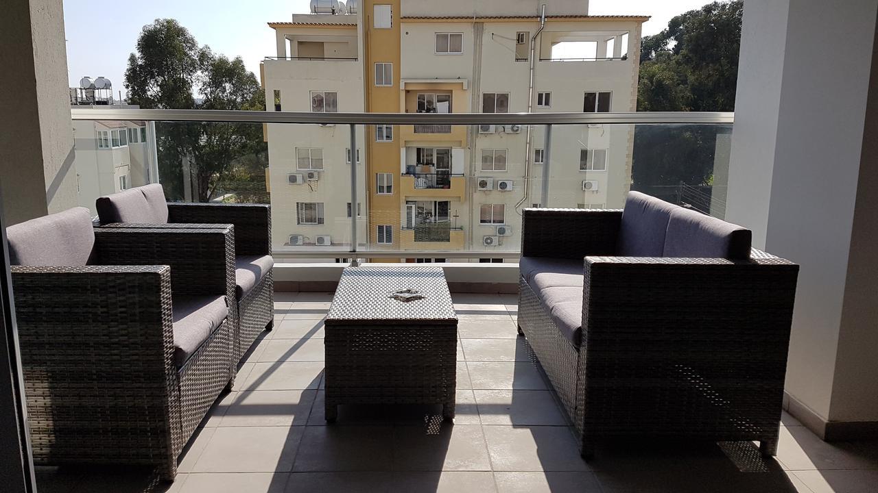 Dezo Luxury Town Apartment Larnaca Exteriör bild
