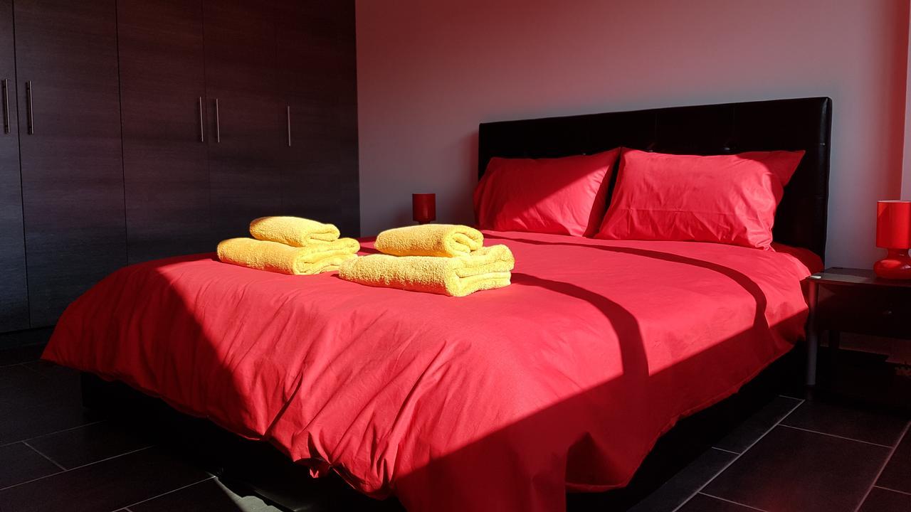 Dezo Luxury Town Apartment Larnaca Exteriör bild